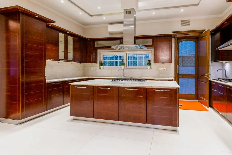 Ilot de cuisine et rangements sur mesure